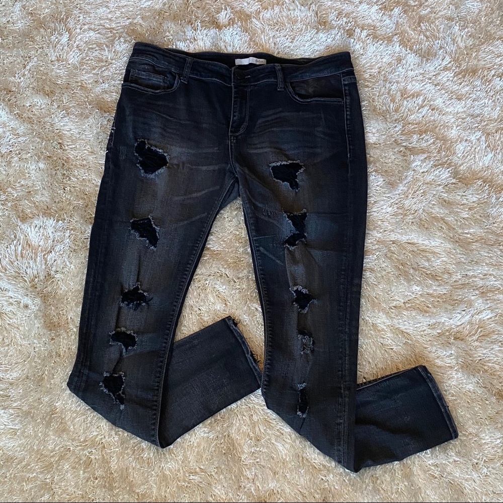 Destructed Black Skinnies